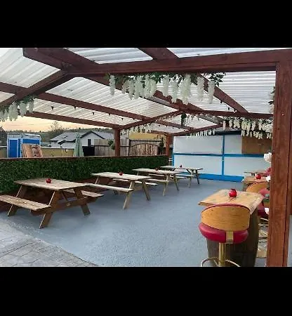 Danny's Bar Restaurant & カプセルホテル *