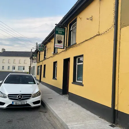 Danny's Bar Restaurant & Капсульный отель Broadford (Clare)