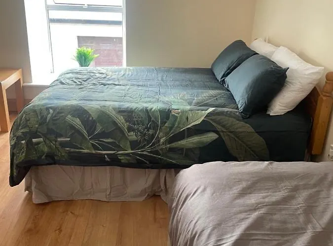 Danny's Bar & County Clare Capsule hotel *