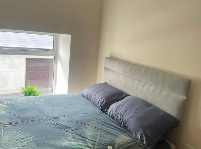 캡슐호텔 Danny's Bar & County Clare Broadford (Clare)