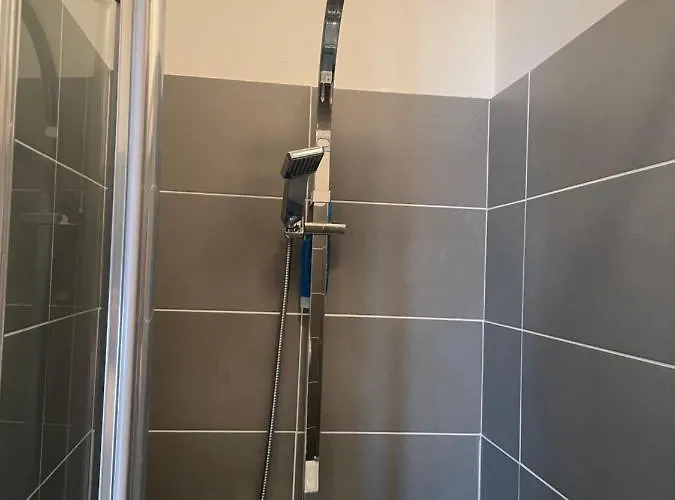 Danny's Bar & County Clare 캡슐호텔 Broadford (Clare)